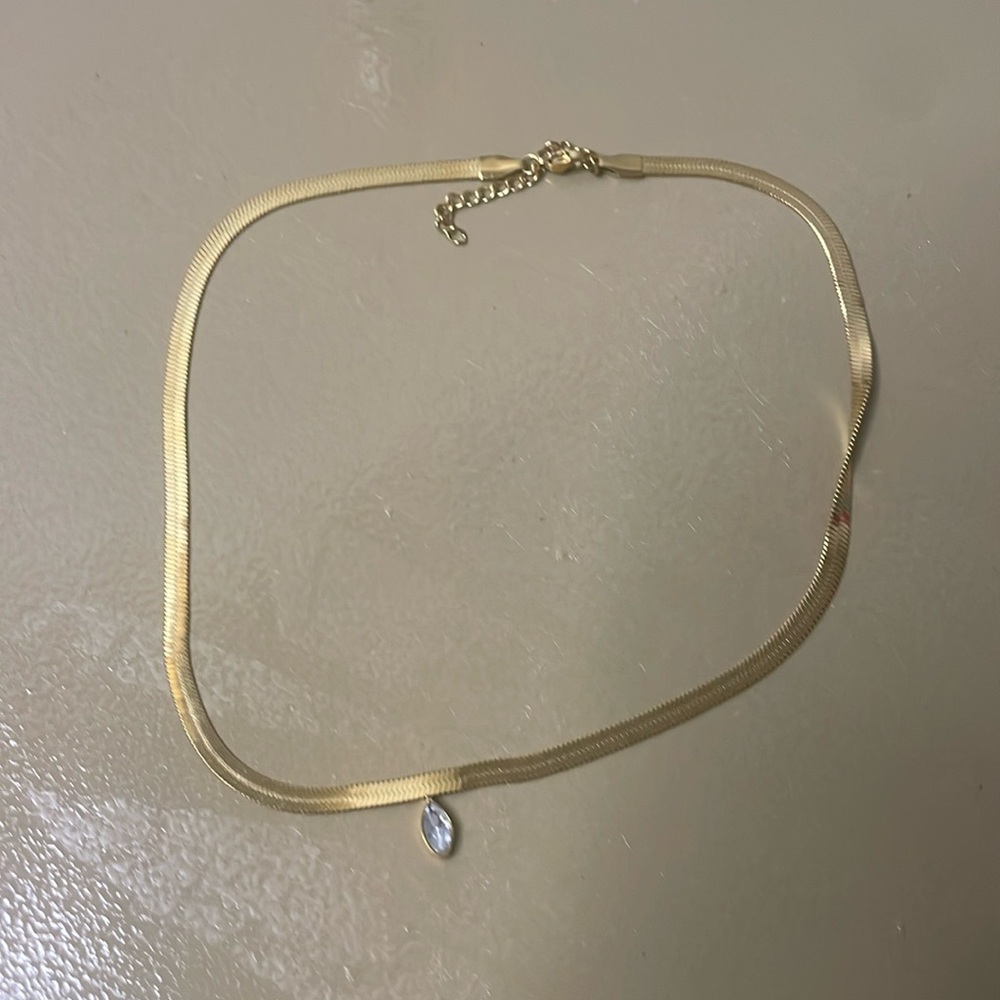 GOLD NECKLACE WITH RHINESTONE PENDANT